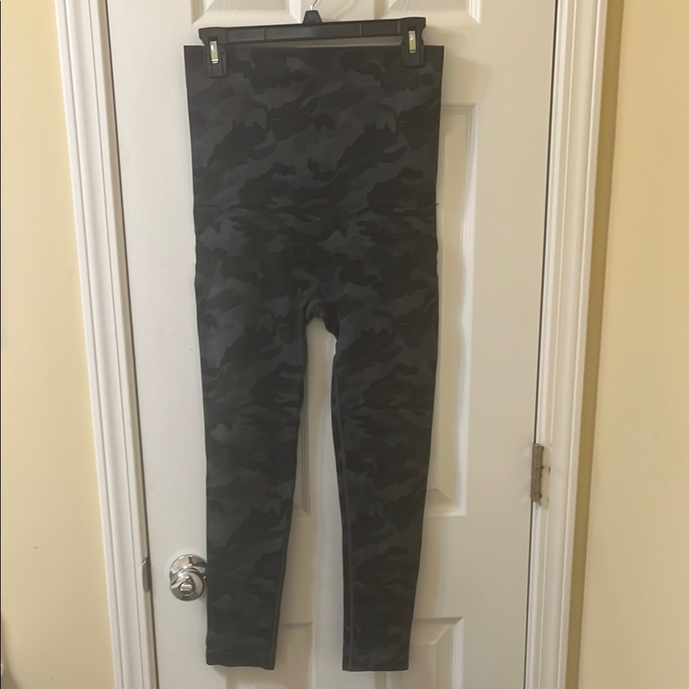 Belly Bandit High-Waist Camo Shapewear Leggings in Charcoal Gray
